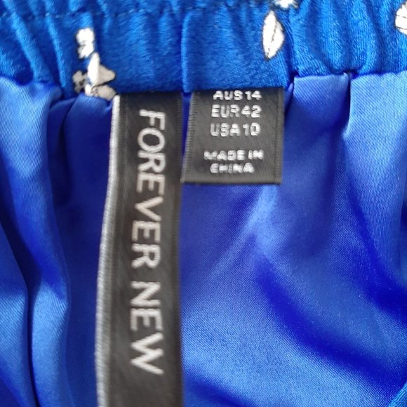 Forever New Size 14 bright blue floral flippy skirt - Picture 3 of 3